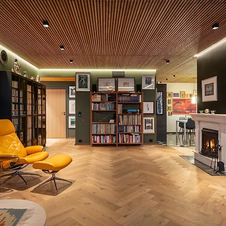 The Gallery Penthouse By Paramount Leilighet